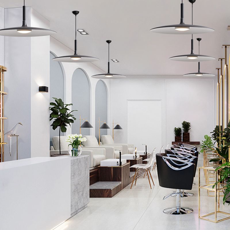 Style de concepteur petit pendentif luminaire en métal.