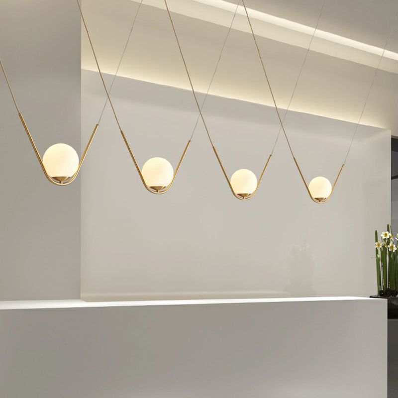 Ball Ophangende verlichtingsarmatuur eenvoud Wit glas 1 kop gouden hanger met v-design