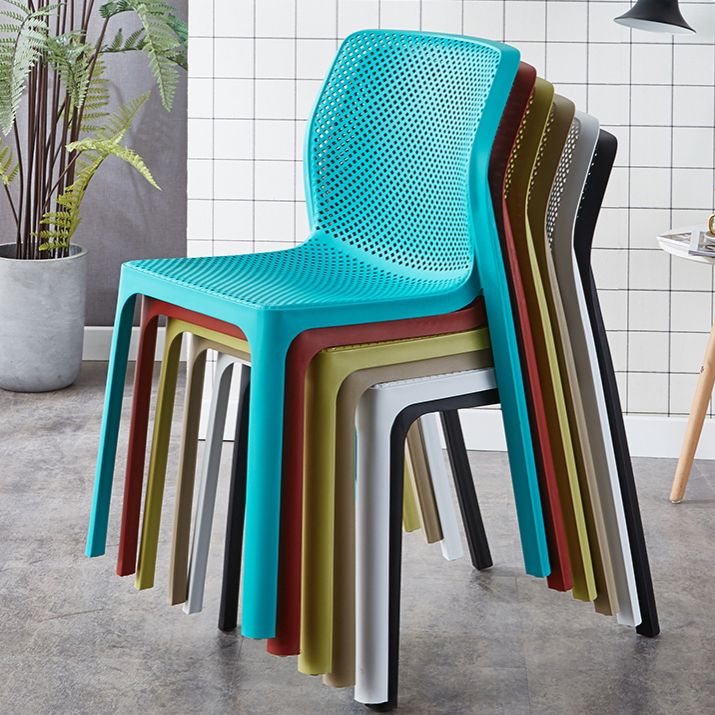 Contemporary Style Low Back Plastic Dining Side Chair for Home Use