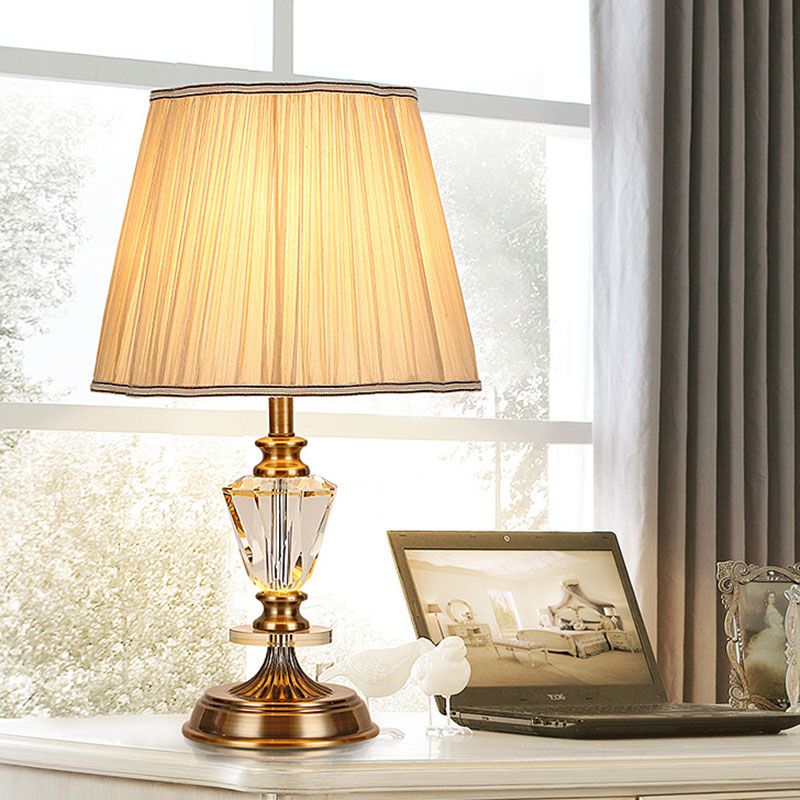 Lámpara de mesa de sala de estar cónica Bulbo de cristal en beige luz nocturna