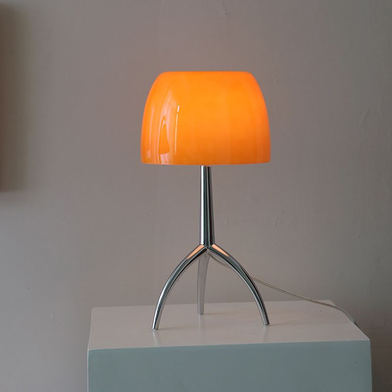 Lampada da tavolo a cupola in stile contemporaneo 1 comodino leggero in argento