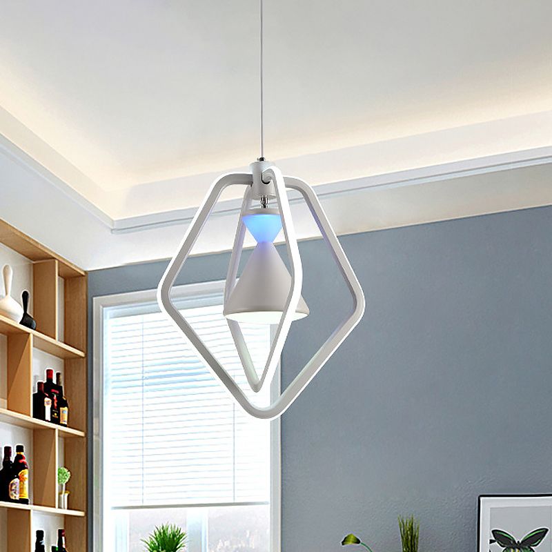 Cadre du pentagone blanc et sablier pendentif moderniste LED acrylique suspendu plafond pour salle à manger