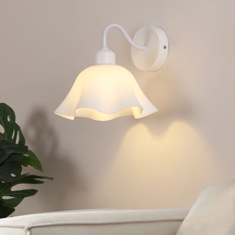 Modern Metallic Wall Light Sconce Minimalist Wall Light Fixture for Bedroom