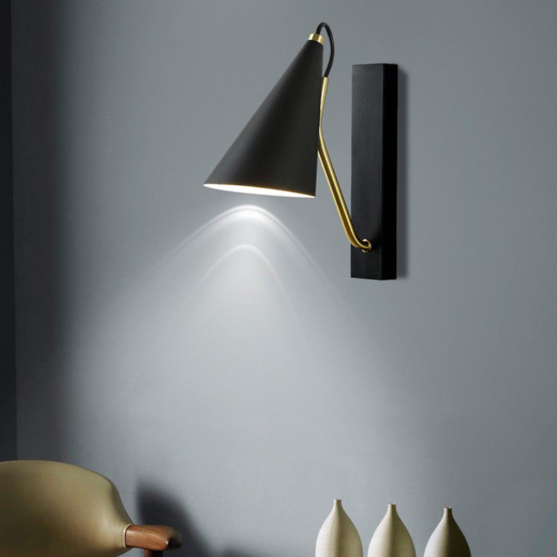 Moderna lampada a parete conica a parete singola creativa a parete singola per camera da letto