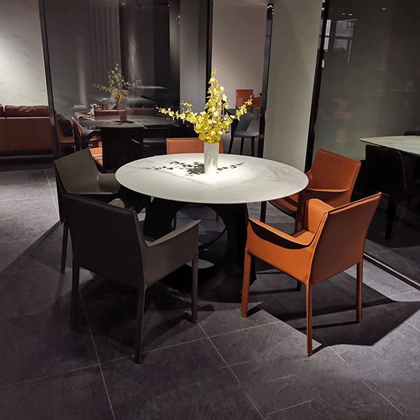 Silla de comedor individual con respaldo sólido y acabado mate de cuero con silla de montar para el hogar de estilo diseñador