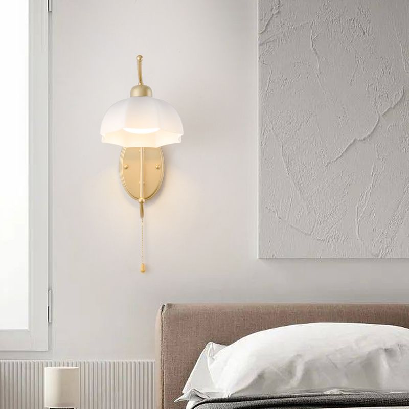 Metal Modern Wall Sconce Flower Shape Wall Light with Glass Shade for Bedroom in Gold