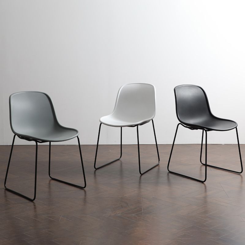 Silla lateral de estilo industrial Juego de silla lateral de comedor con patas de metal