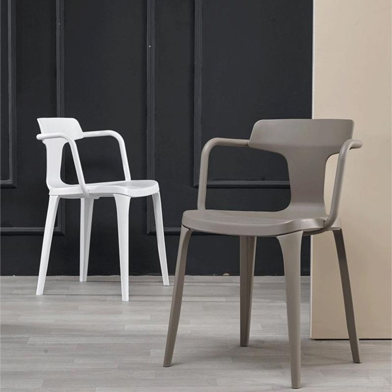 Chaise de bras à la maison contemporaine dos en plastique en plastique empilable chaise de salle à manger empilable