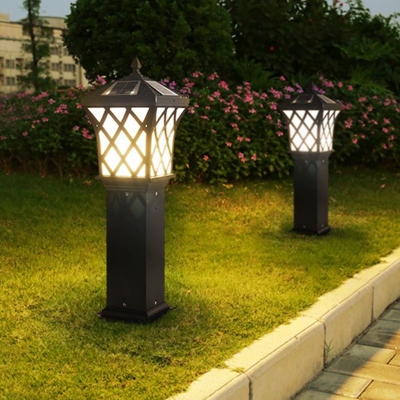 Vintage Pagoda Solar Ground Lighting Metal LED Pathway Light in Black for Courtyard