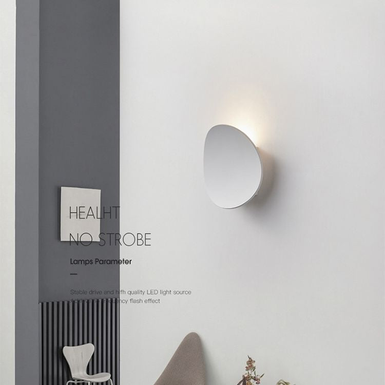 1-Light Wall Mounted Light Modern Style Bend Aluminum Wall Sconce Lamp in Black and White