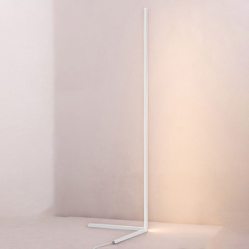 Richtige LED -Bodenbeleuchtung Nordischer Metall -Wohnzimmer Ecklampe Metallstil