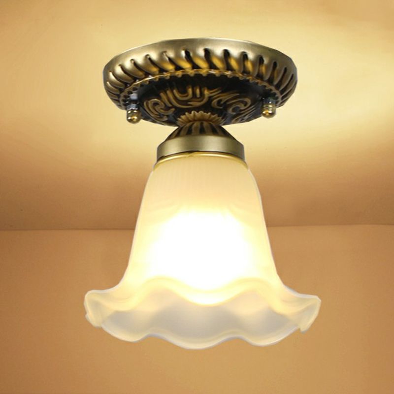 Luz montada en el techo del pasillo de campana de bronce vintage con montaje semi empotrado de vidrio escarchado simple