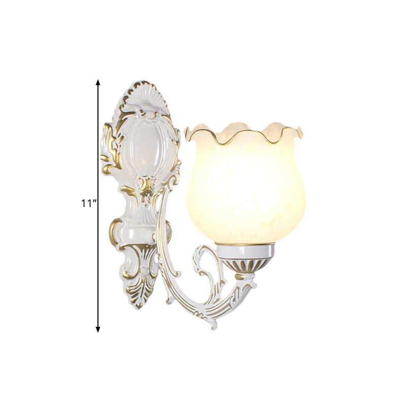Dachbodenstil Bud Wall Mount Lampe Einer Glühbirne Opalin -Glaswandbeleuchtung in Schwarz/Weiß/Messing