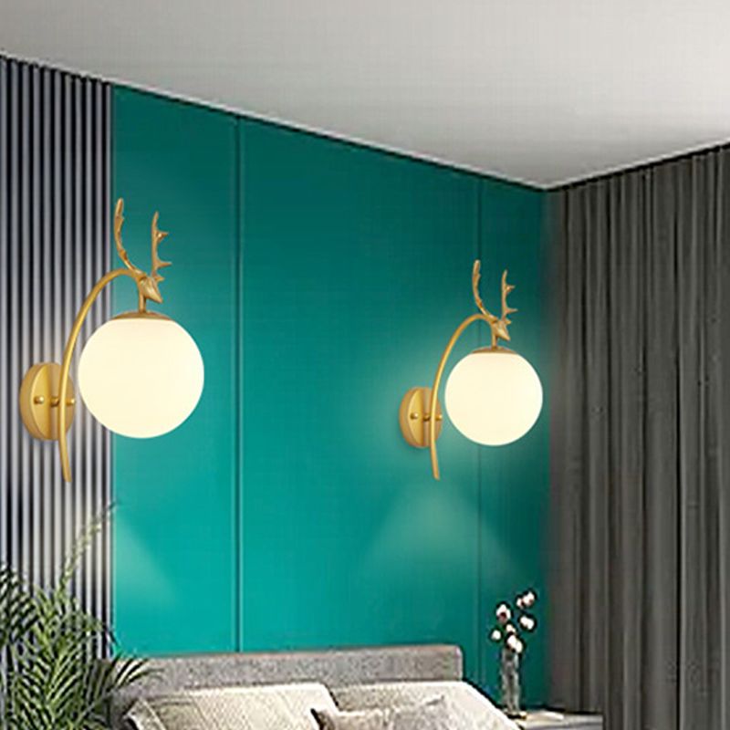 Lámpara de lámpara de pared global dorada simplicidad de vidrio blanco de 1 linda lámpara de vidrio