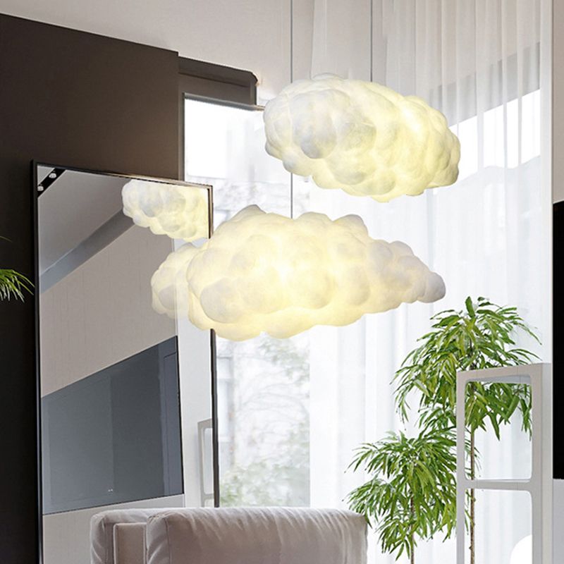 Tissu artistique suspendu à suspension nuage