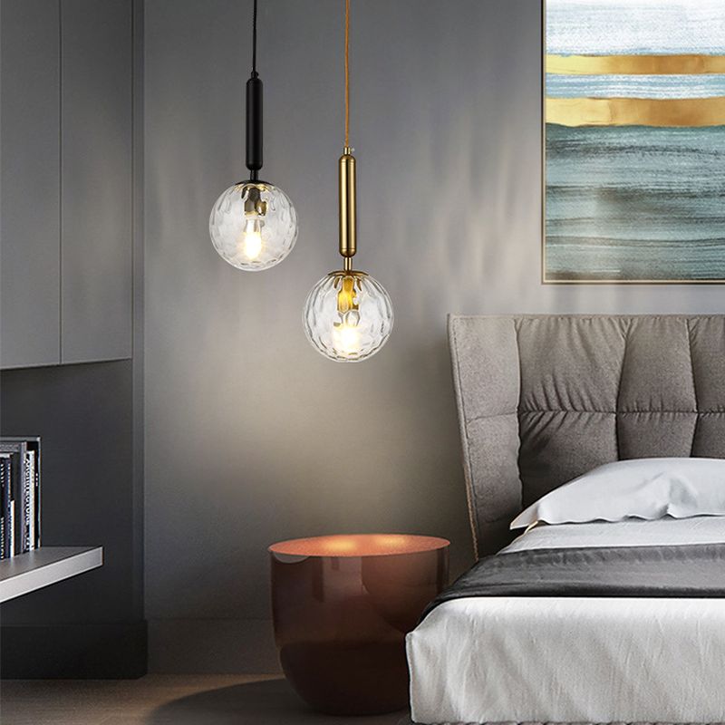 Mitte des Jahrhunderts sphärisch hängende helle leichte, kräuselte Glas 1-Licht-Tropfenanhänger für Wohnzimmer