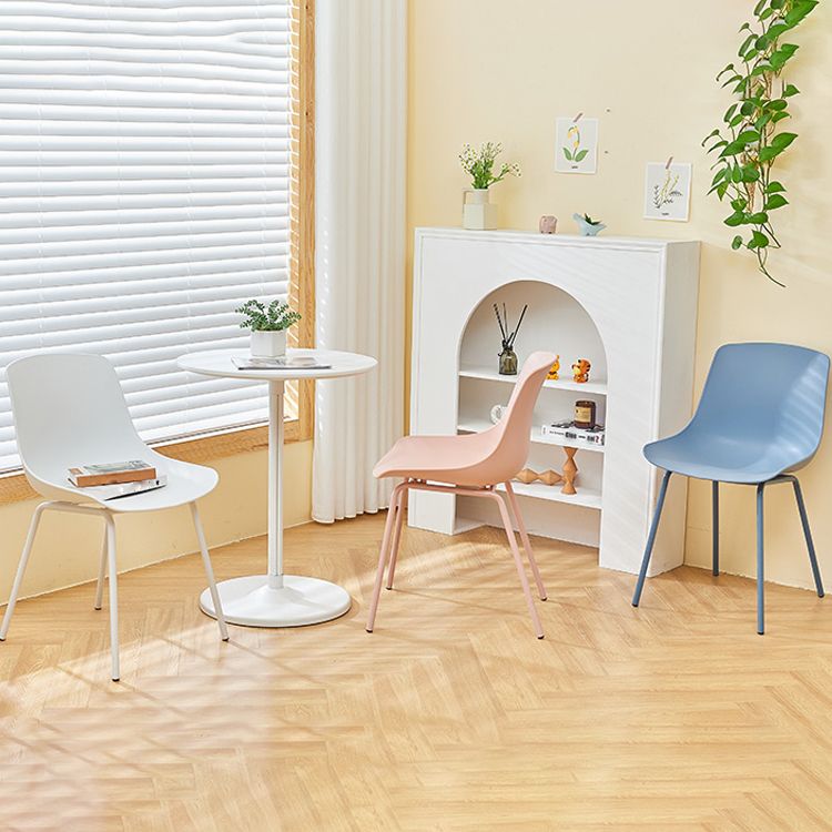 Design contemporaneo sedia da pranzo in plastica a bracciole senza braccio sedia per casa