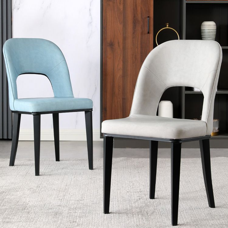 Silla de comedor contemporánea con acabado mate, respaldo abierto de cuero, silla lateral