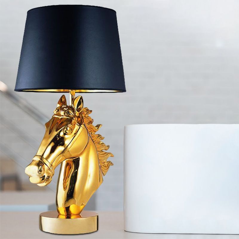 Gepolijst goud/zwarte roskop nachtlichte boerderijhars 1-lichte nachtkastje lamp met taps toelopende schaduw