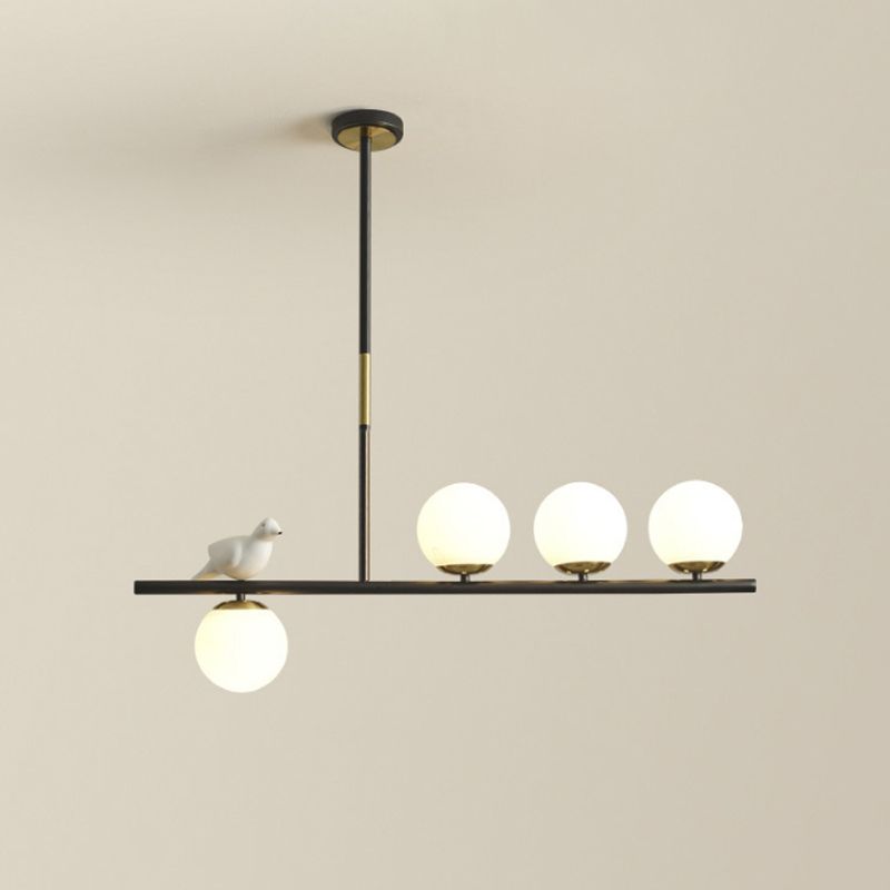 Linear / Branch Dining Room Island Lampe Cream Ball Verre 4 Heads Contemporary suspendu suspendu avec oiseau déco en noir-or