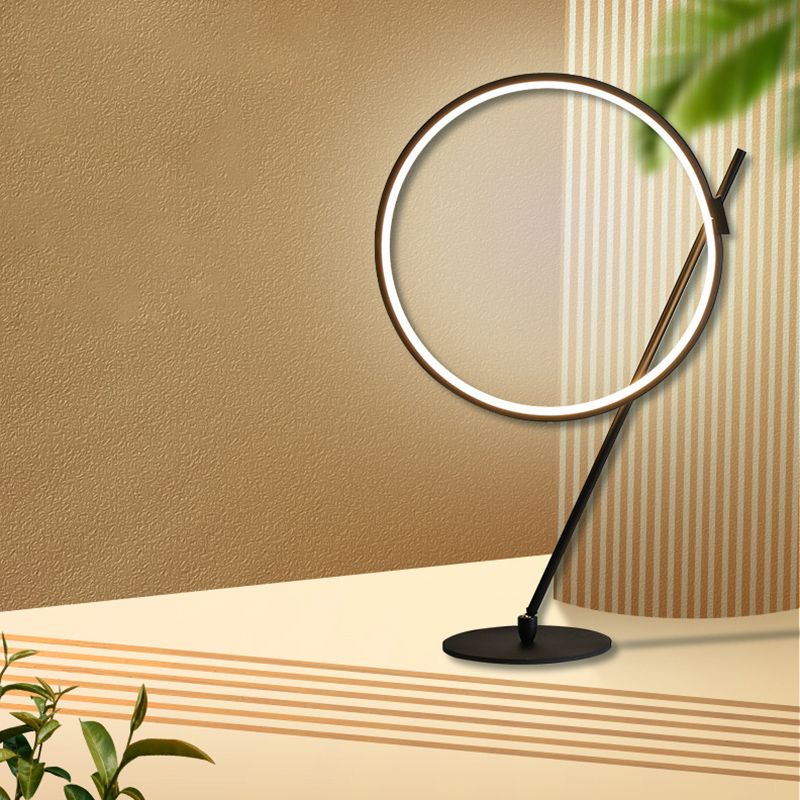 Modern Minimalist Style Round Strip LED LAMPAGGIO LAMPAGGIO METALE LIGHT per camera da letto