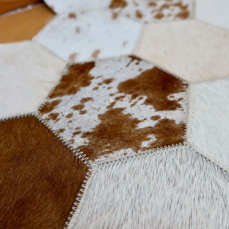 Moderner geometrischer gedruckter Rugbraun, brauner Kuhläden-Teppichhethabentier-Friendly-Flederal-Resistant Easy Care Teppich für die Dekoration