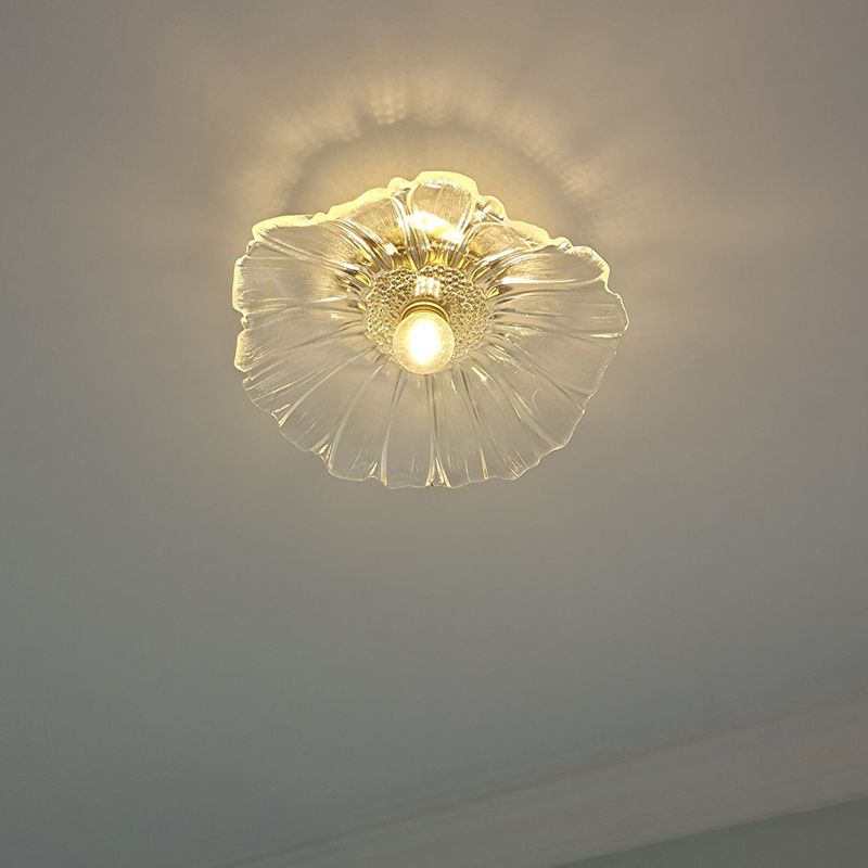 Lampada da soffitto moderna e semplice a forma di loto Plafoniera in rame a 1 luce con paralume in vetro