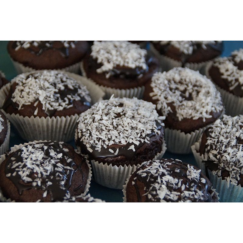 Customized Tasty Chocolate Muffins Mural Mildew Resistant Wallpaper for Baking Shop