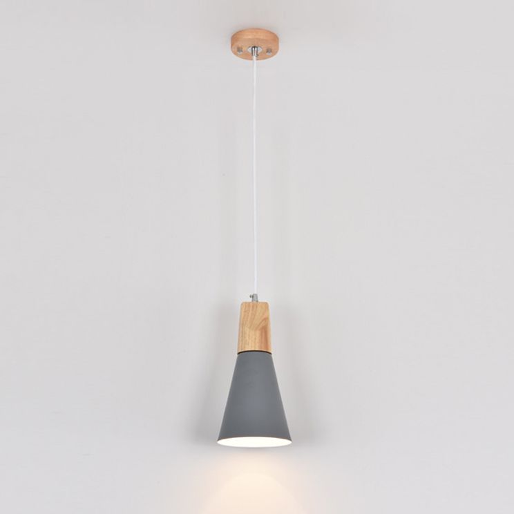 Lámpara colgante de madera de color colgante nórdico nórdico moderno con sombra de hierro forjado