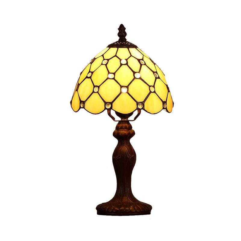 Lampada da comodino a lampadina singola Lampada da tavolo in vetro marrone chiaro con perline in stile Tiffany in marrone scuro per camera da letto