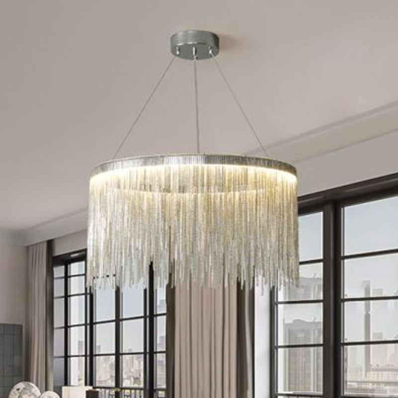 Zilveren lineaire kroonluchter in Noordse karakteristieke stijl LED -hanglampje voor binnenruimtes