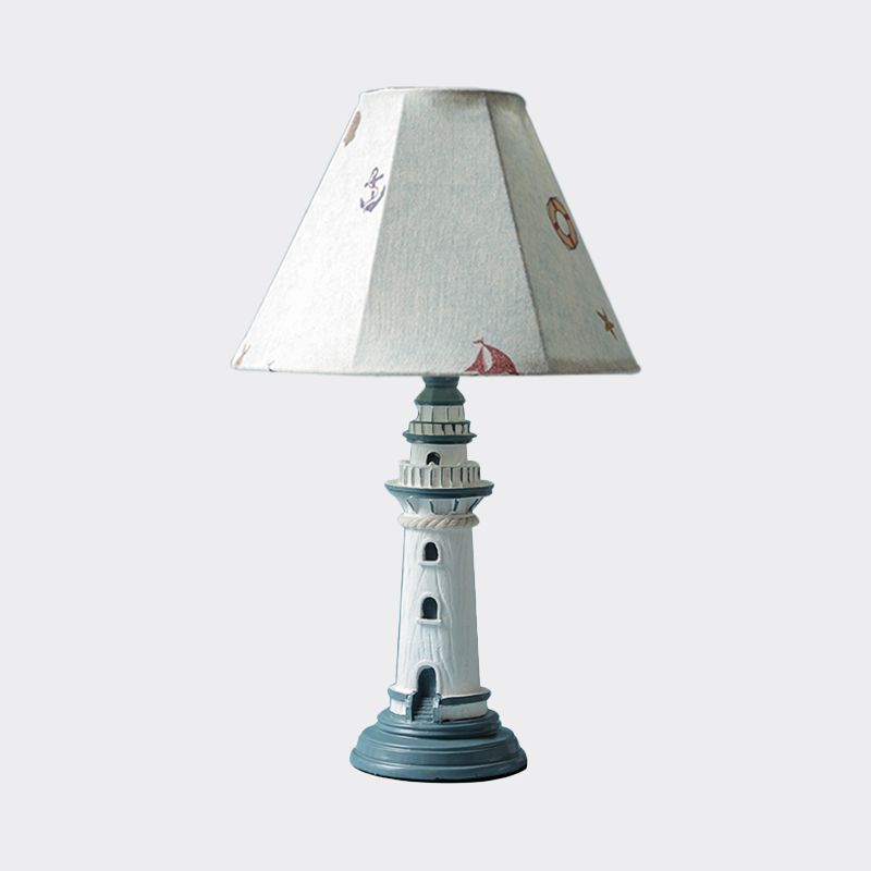 Lampada da tavolo per cameretta con luce notturna affusolata mediterranea in tessuto a 1 lampadina con motivo a torre/barca/striscia e base a faro