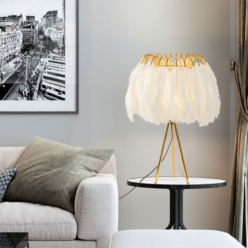 Lumo notturno di piume circolare semplicità 1 leggero lampada da tavolo in oro con treppiede