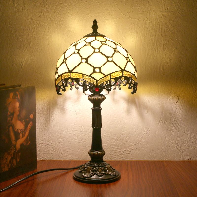 Lampada da comodino barocca con perline Lampada da tavolo in vetro artistico colorato a lampadina singola in beige