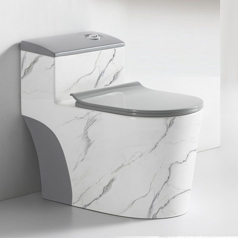 Siphon JetFlush Toilet Traditional One-Piece Toilet with Slow Close Seat