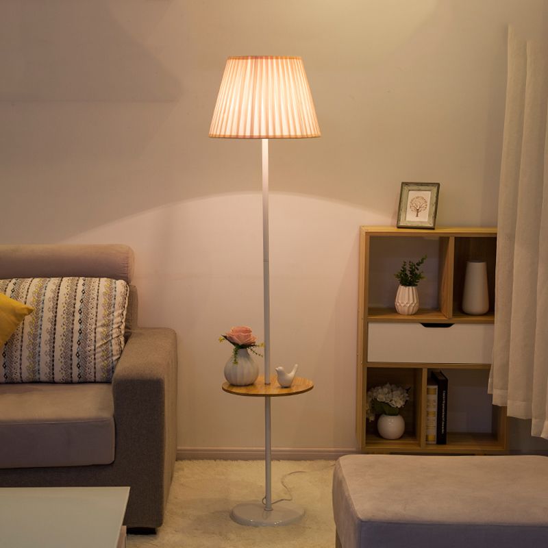 Luz de piso de bombilla de tono de tela de lámpara de lámpara de hierro de estilo nórdico con mesa de madera para dormitorio