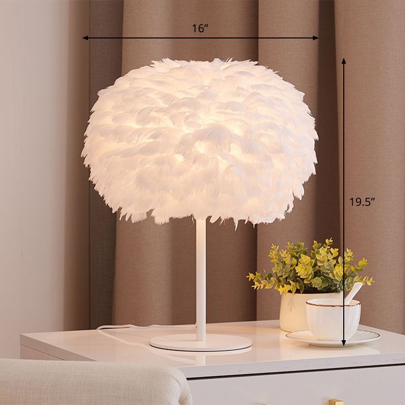 Nordic Stylish 1-Bulb Tischlampe Hemisphären-Nachttischlicht mit Federschatten