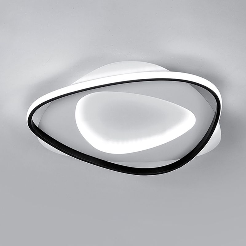 Driehoek Slaapkamer Flush Mount Light Fixture Metaal LED Modern Flush Mount Plafond Licht in zwart