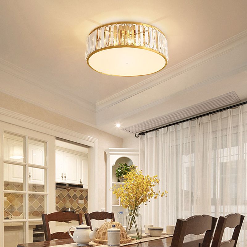 Plafonnier circulaire doré en cuivre de style luxe colonial avec abat-jour en cristal