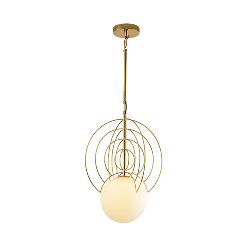 Milk Glass Orb Pendant Lampe avec anneau en fil 1 tête de suspension contemporaine Lumière en or pour l'hôtel