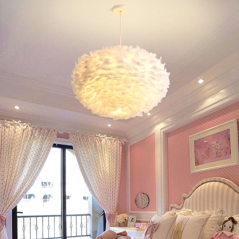 Luminaires de lustre Globe Chandelier Multi-Head Primp à lustre blanc avec une teinte en plumes