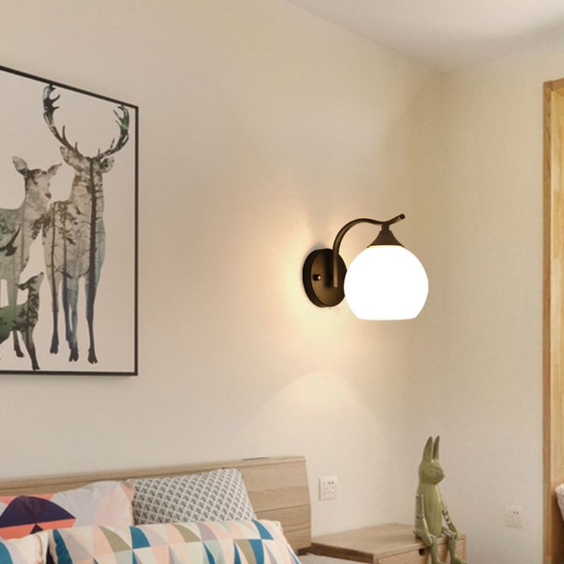Forma sferica in stile moderno con applione da parete in lampadina 1 Metal 1 Sconce leggera per capezzale dell'hotel