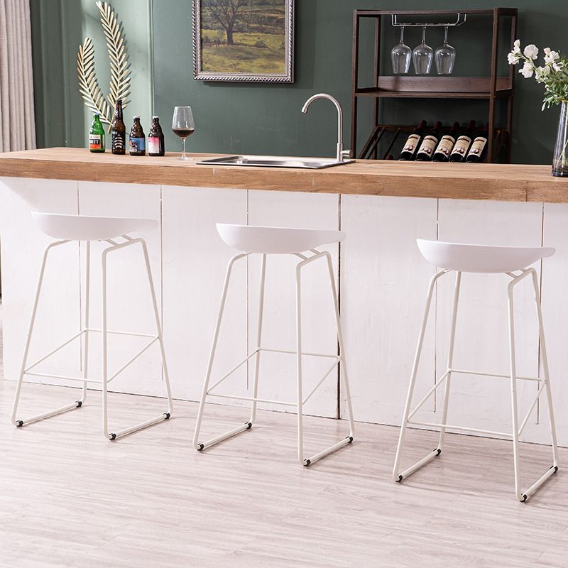 Modern Dessert Shop Footrest Stool Matte Finish Iron Bar Stool