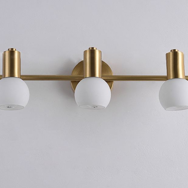 Idées d'éclairage de vanité en laiton nordique lampe de vanité de nuance en verre givré pour salle de bain