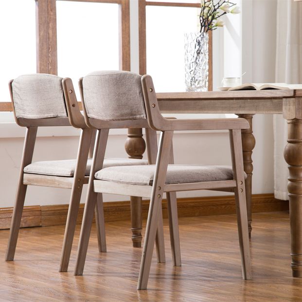 Silla de comedor tapizada de madera de caucho de granja con acabado mate abierto