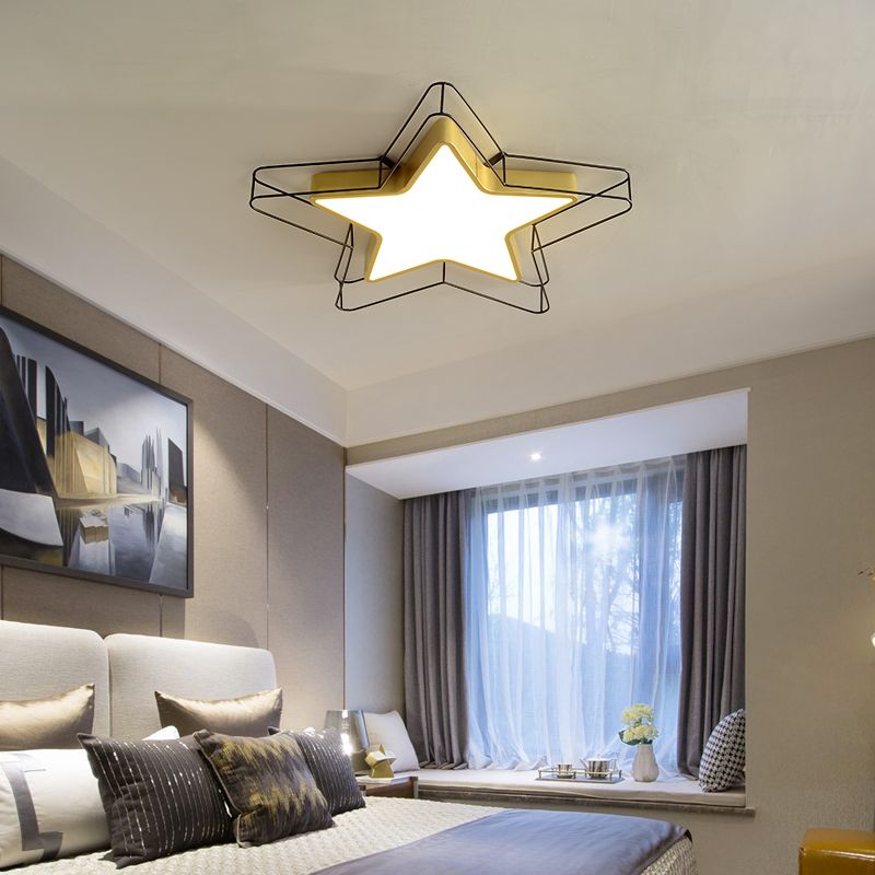 24.5 "/28" Wide Five-Spitze Star Flush Mount Ceiling Light Nordic Metal Schwarz/Gold Integrierte LED Deckenbefestigung für Schlafzimmer
