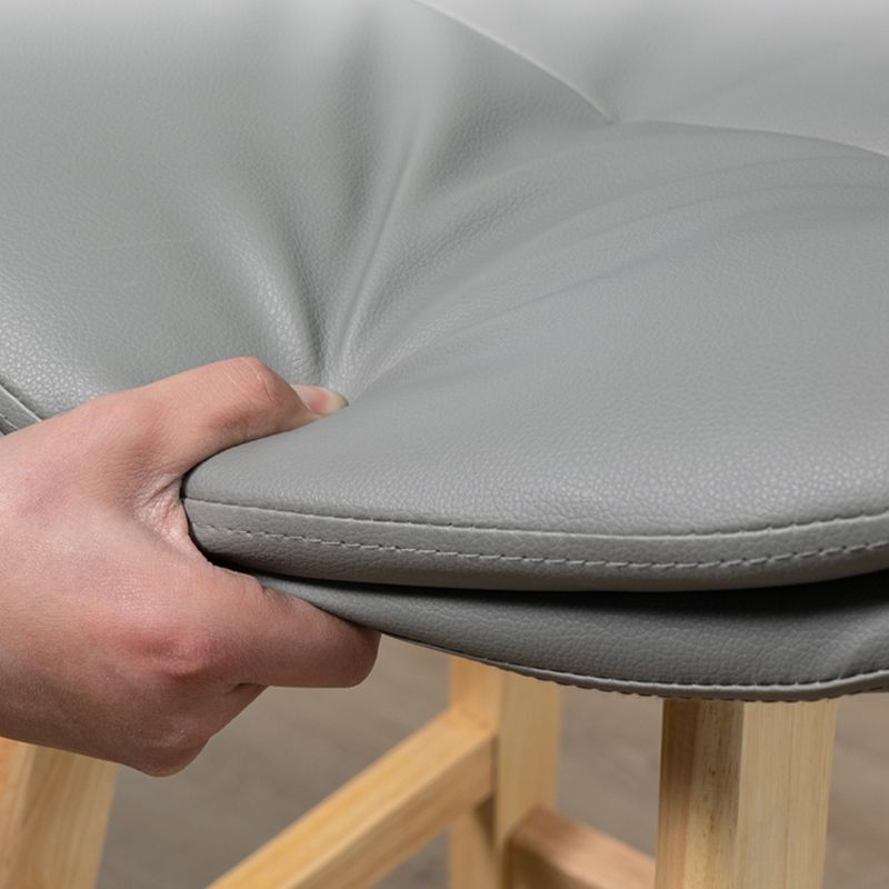 Taburete de bar de cuero con respaldo bajo, moderno taburete de interior con patas de madera