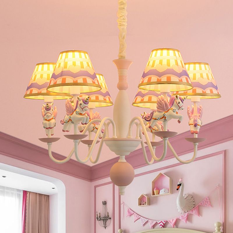 Dessin animé Flying Unicorn Chandelier Pendant Light Resin Nursery Light avec Empire Shade