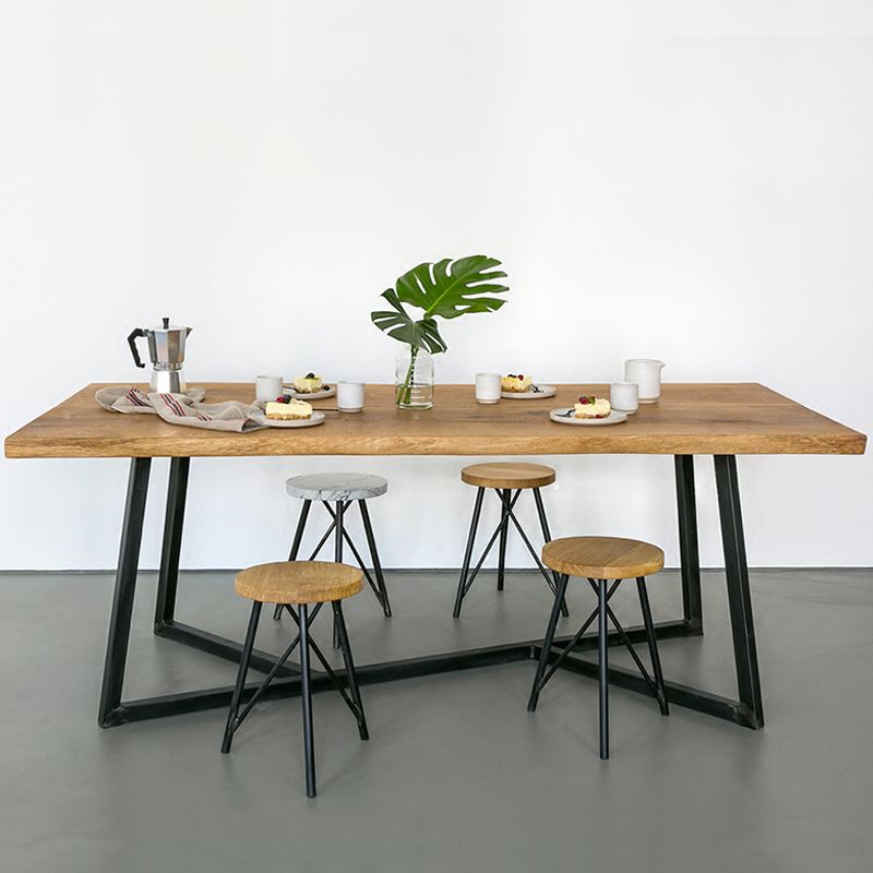 Industrieel vast hout kaki eettafel rechthoekige vorm eettafel met sleeënbasis