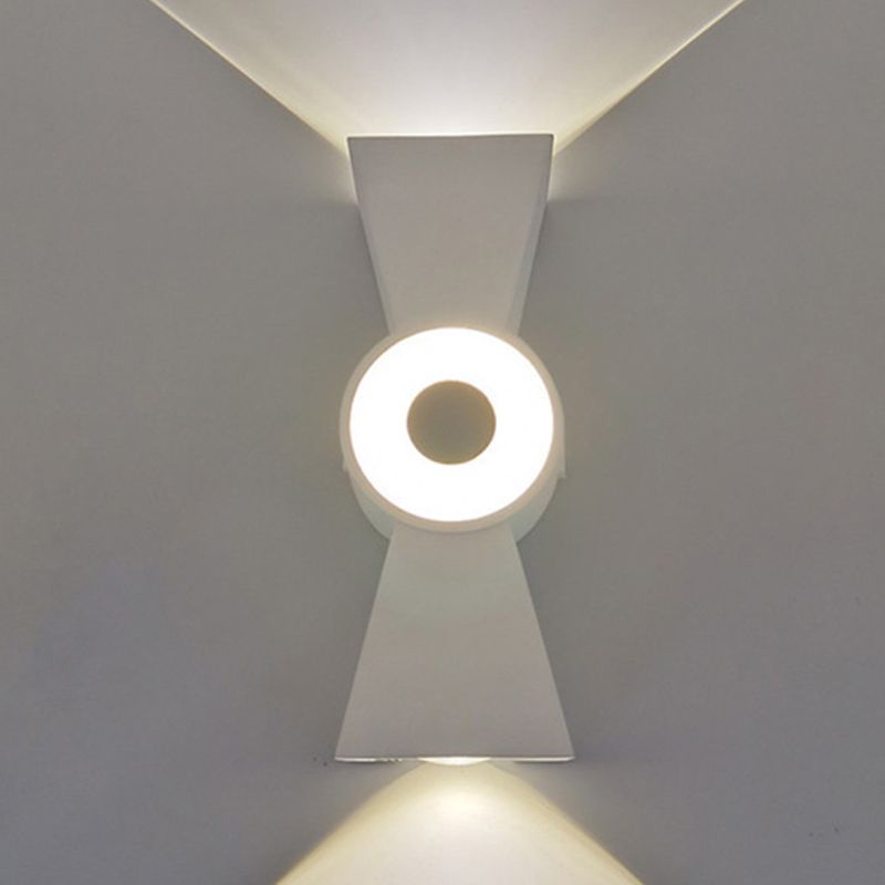 Contemporary Wall Light in Black / White Aluminum Wall Mount